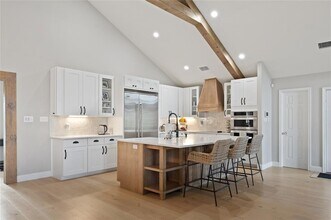 Building Photo - 294 Hidden Creek Dr