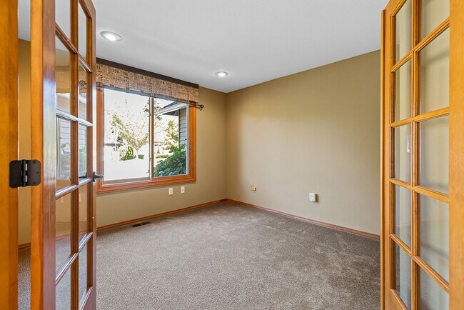 Building Photo - Sammamish 3 bed 2.5 bath