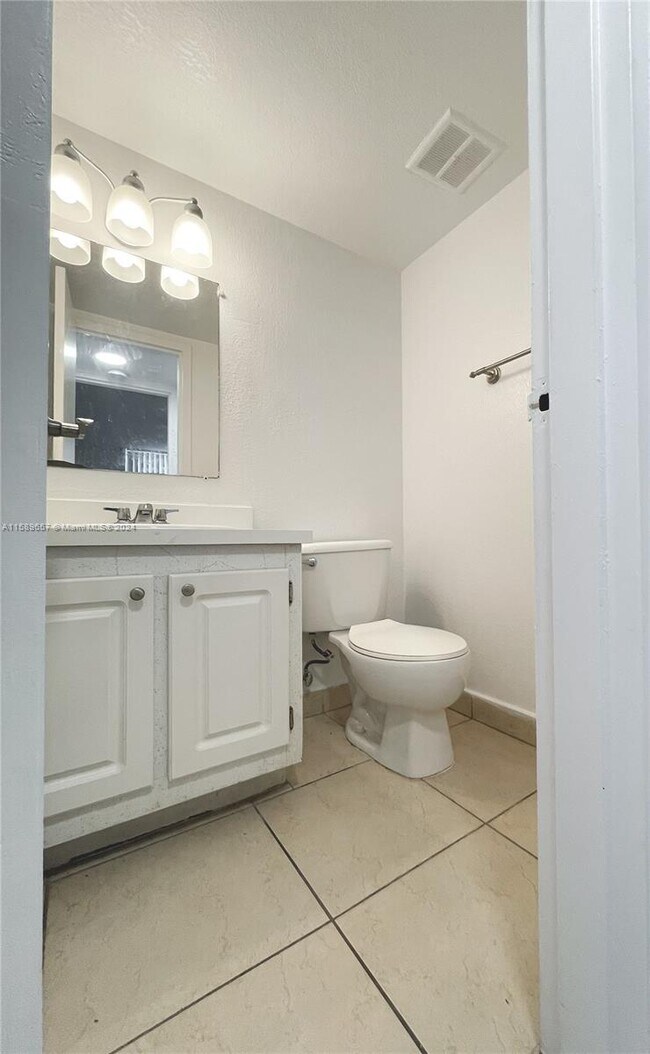 Building Photo - 1805 Sans Souci Blvd