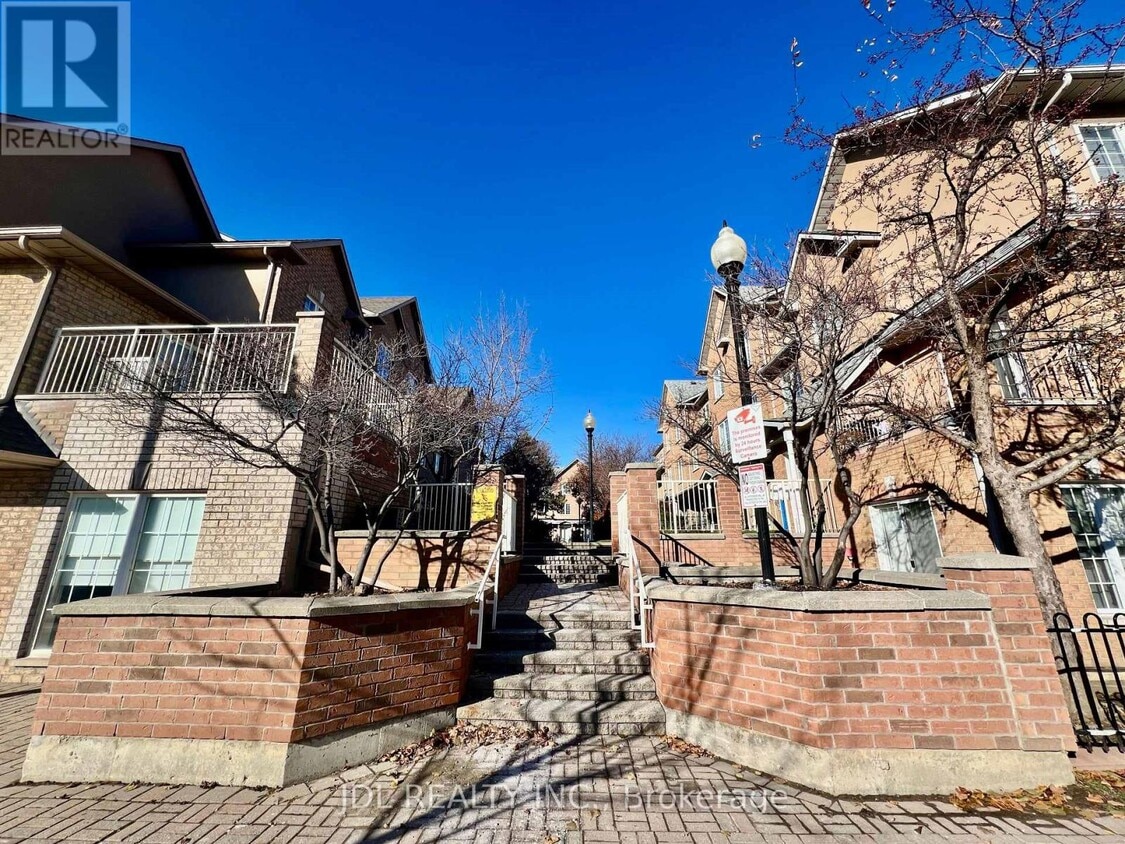 Primary Photo - 10 Cox Blvd