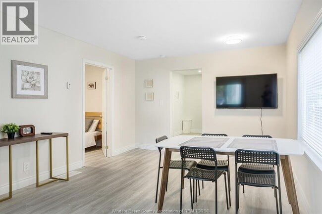 Building Photo - 811 University Ave E