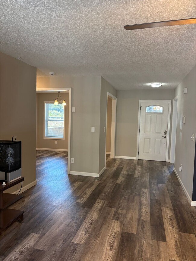 Foto del edificio - Charming 2-Bedroom, 2-Bath Home in the Hea...