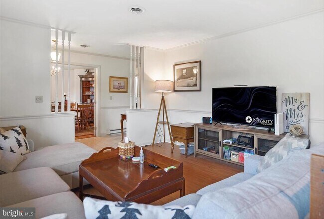 Building Photo - 560 Meadowview Cir