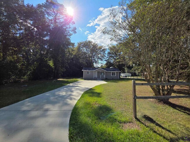 Foto del edificio - 811 Lewis St