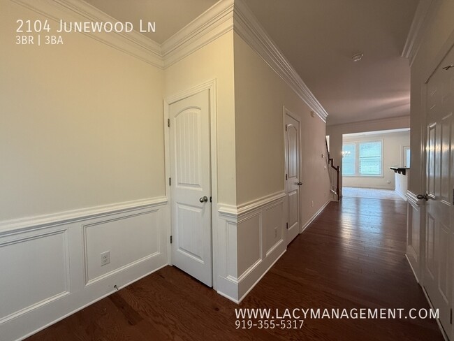 Building Photo - 2104 Junewood Ln