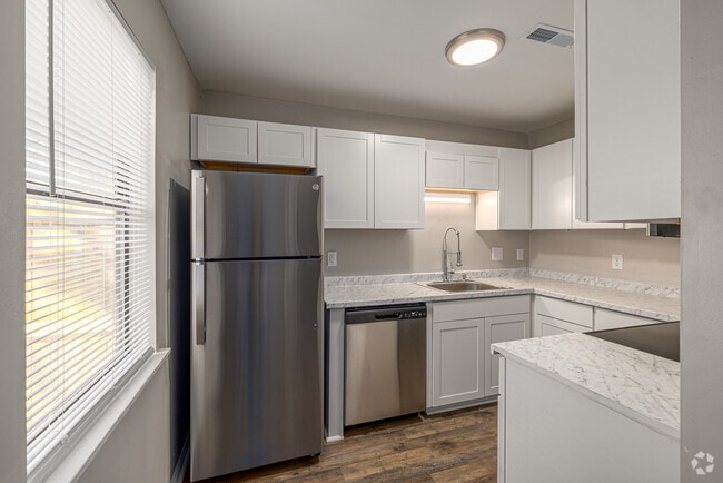 2 habitaciones, 1,5 baños - 1100 pies cuadrados: Cocina - The Folly Townhomes