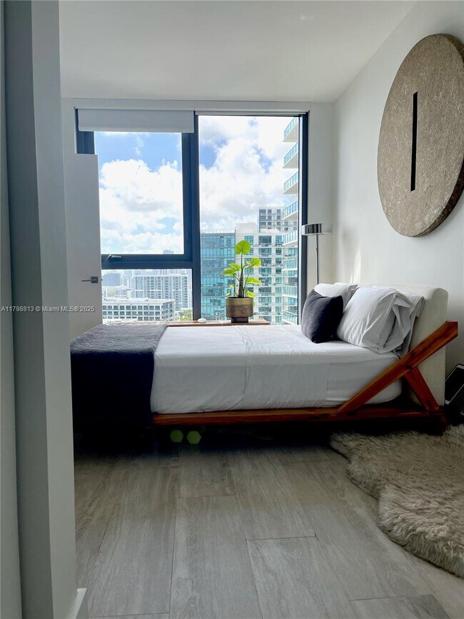 Foto del edificio - 121 NE 34th St