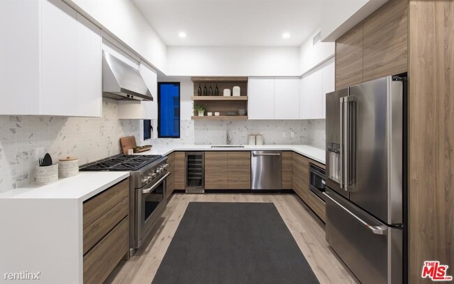 Foto del edificio - 4 br, 3.5 bath Townhome - 1990 Corinth Ave
