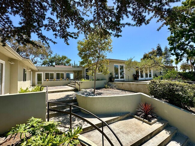 Foto del edificio - House On Top of the Hill with Gorgeous 360...