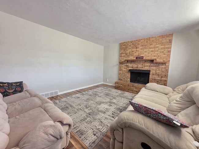 Photo - 7105 S 2530 W House