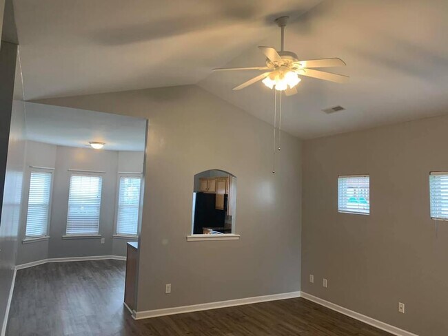 Building Photo - 205 Berkshire Ln