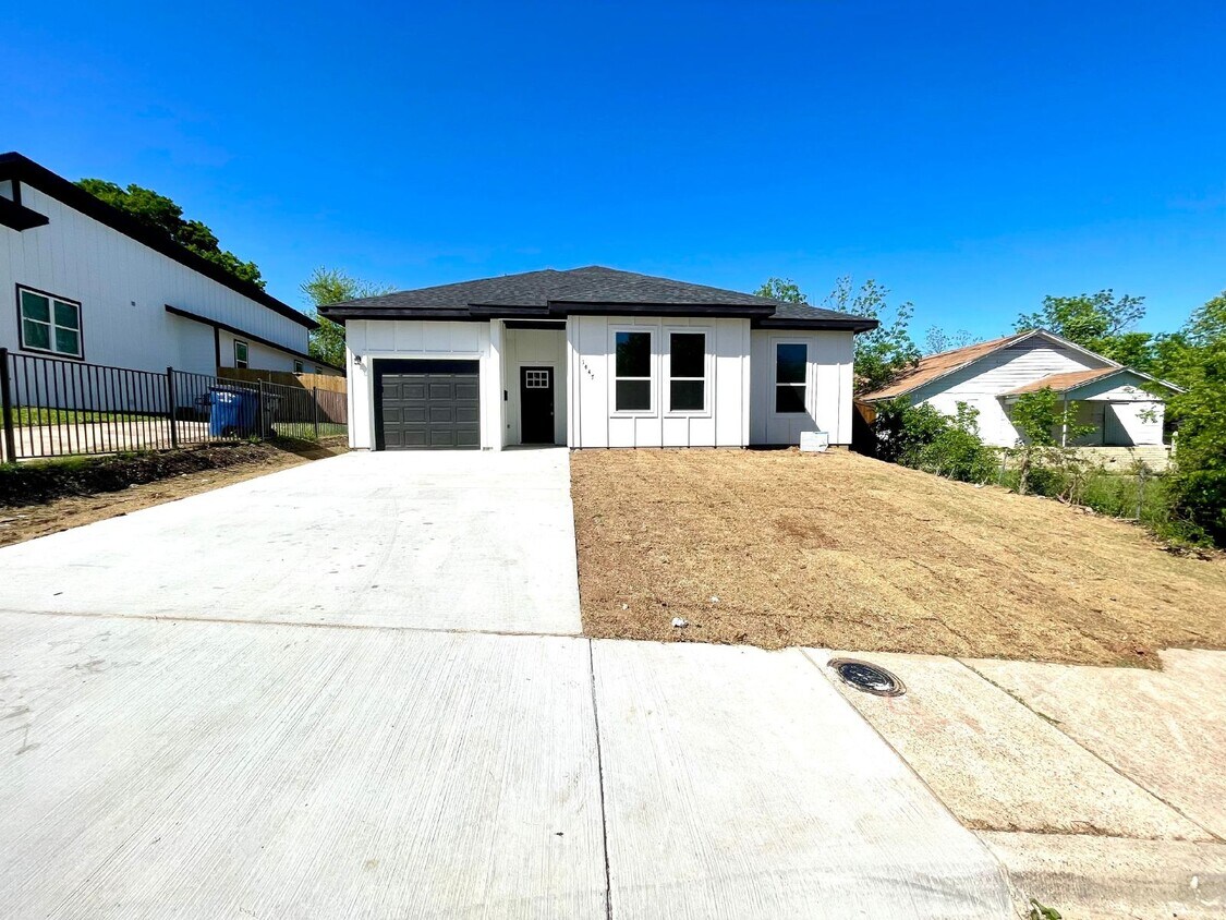 Primary Photo - Brand New and Immaculate 4-bedroom, 2-bath...