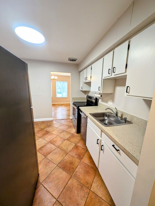 Foto del edificio - Fabulous 3BR/2BA w/ patio near Pike&Rose a...