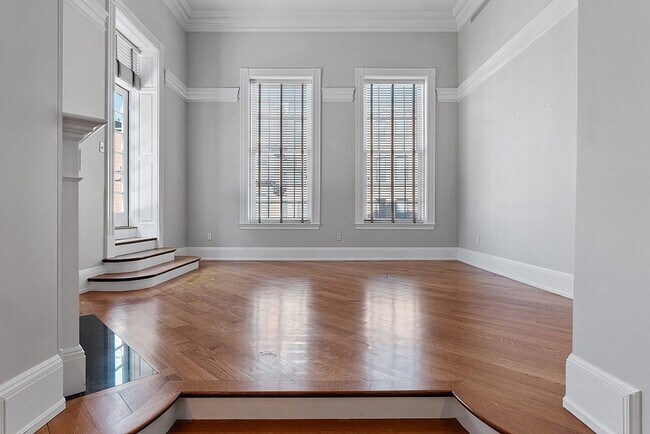 Building Photo - 201 Newbury St