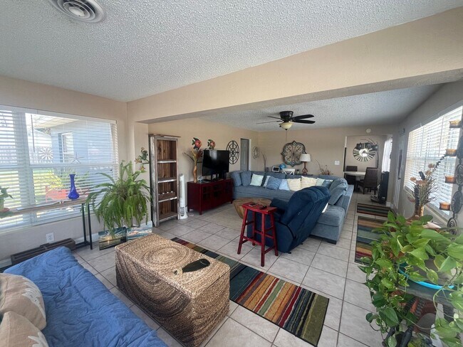 Foto del edificio - Beach Side Bungalow