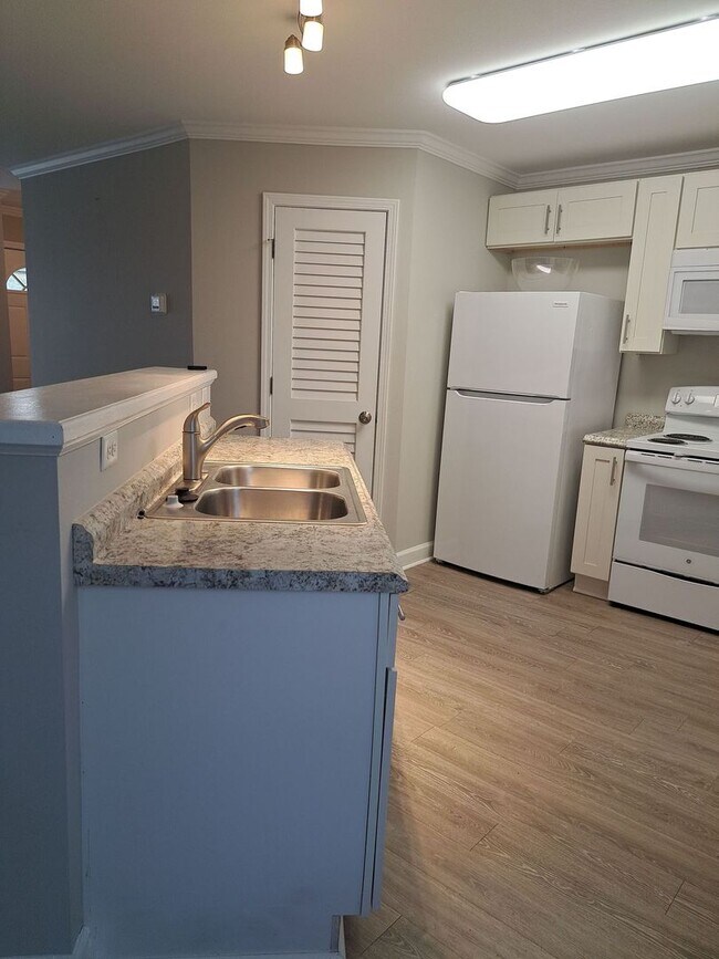 Foto del edificio - 7325 Claudia's Way