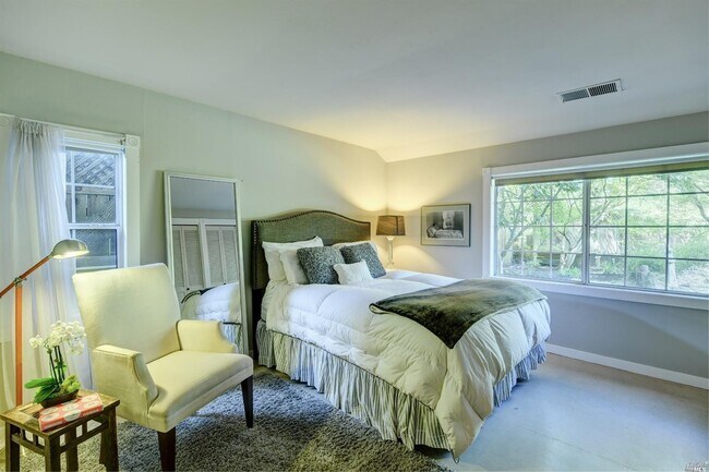 Building Photo - 859 Austin Ave