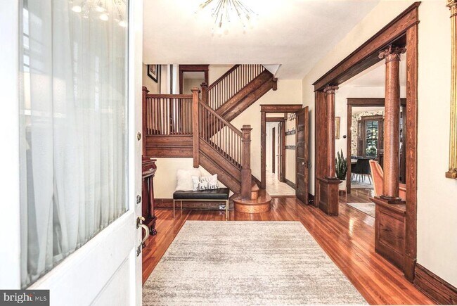 Foto del edificio - 1218 Delafield Pl NW