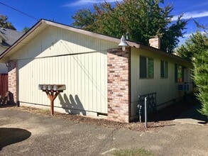 Building Photo - 607 SE Byers Ave