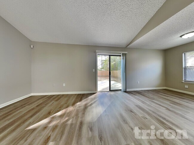 Foto del edificio - 4543 Deer Valley Dr