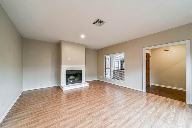 Building Photo - 2476 Bering Dr