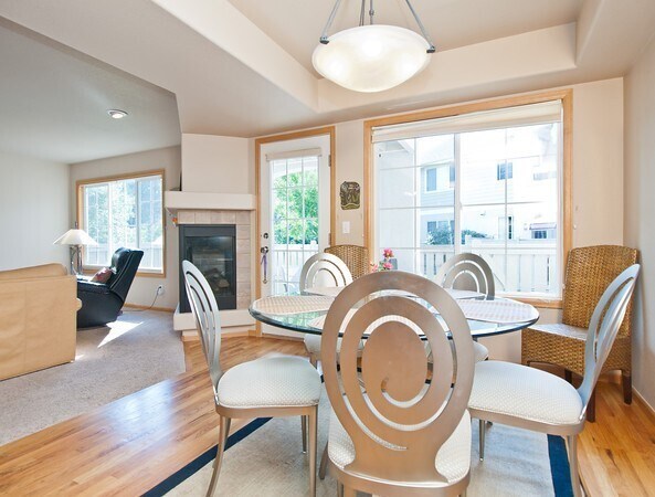 Foto del edificio - 5151 Boardwalk Dr