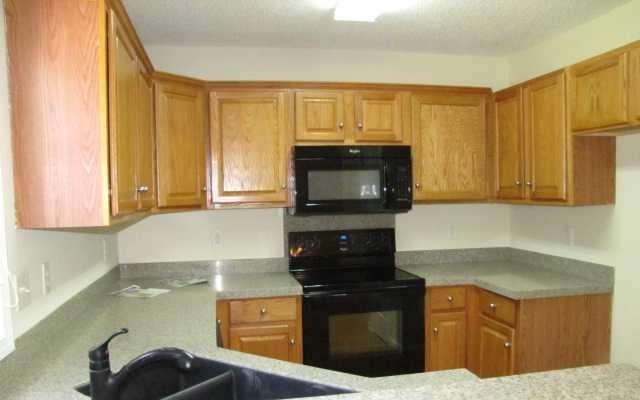 Building Photo - 614 Meadowbrook Dr