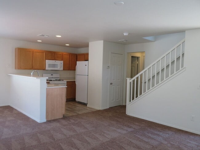 Foto del edificio - Great 2-Story Home