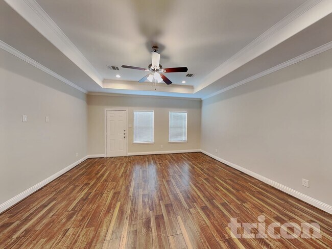 Foto del edificio - 1002 Woodcrest Dr