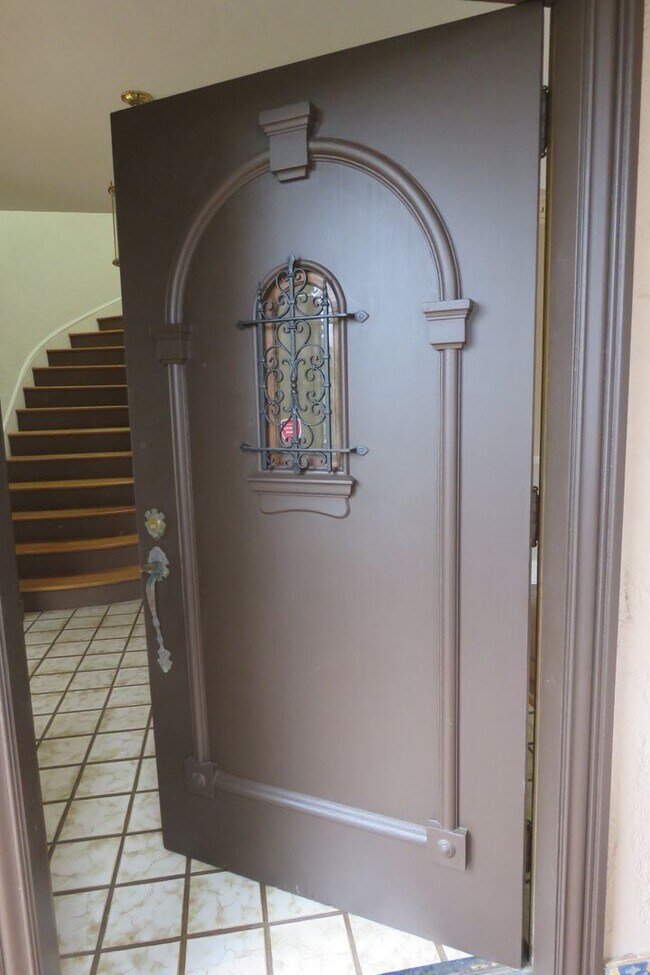 Foto del edificio - Elegant 4 bedroom House  with bonuses