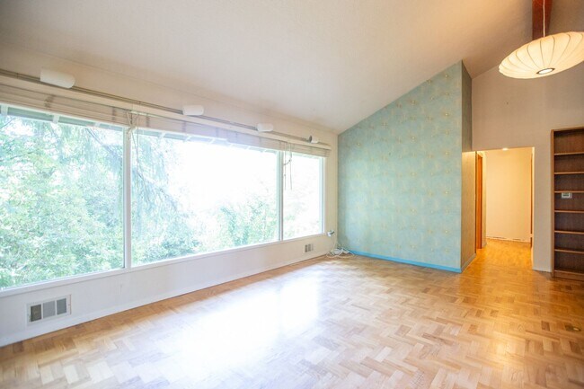 Foto del edificio - Mid Century 3 Bedroom Home Available Now i...