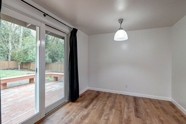 Foto del edificio - Charming 3 Bedroom/1 Bath Kirkland Rambler!
