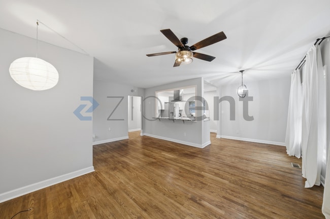 Building Photo - Unit