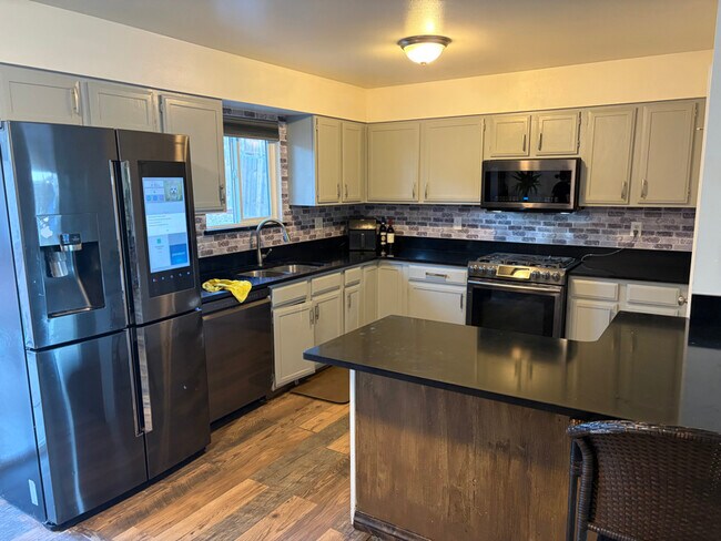 Building Photo - 6874 Noble St