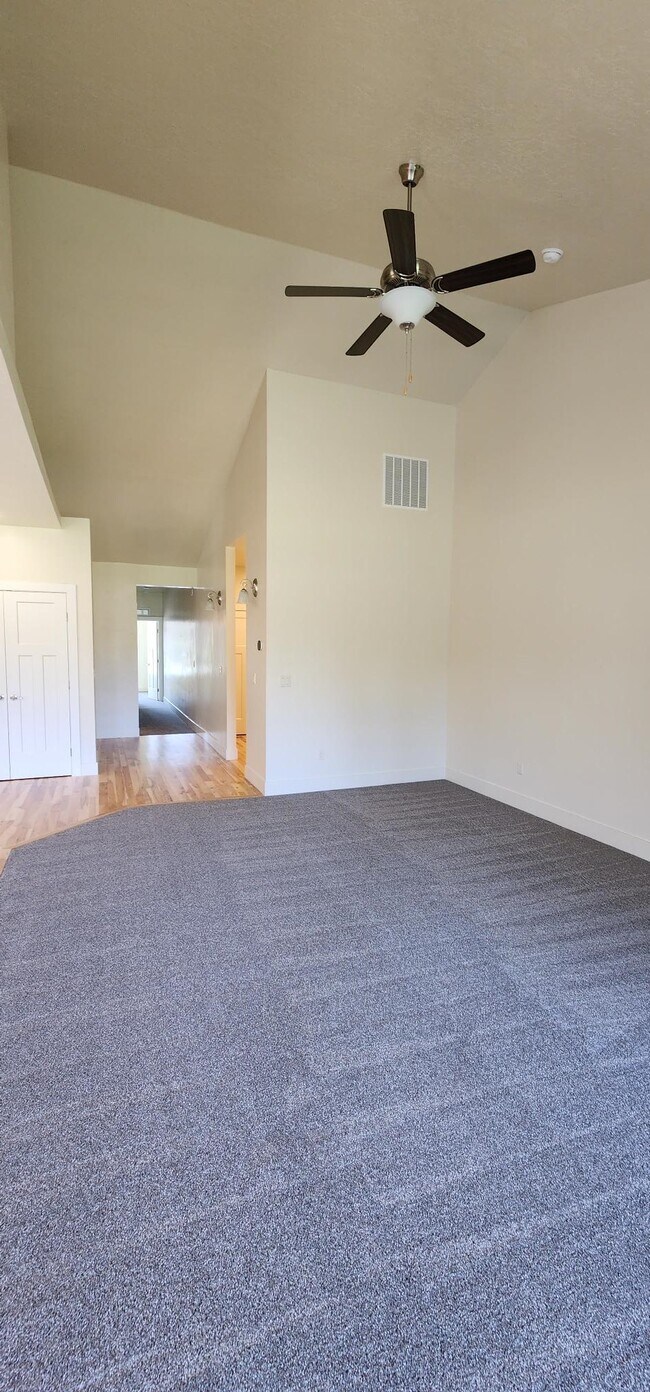 Building Photo - 2528 E Hidden Crk St