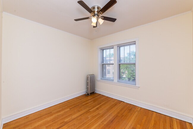 Foto del edificio - 2482 N Lincoln Ave