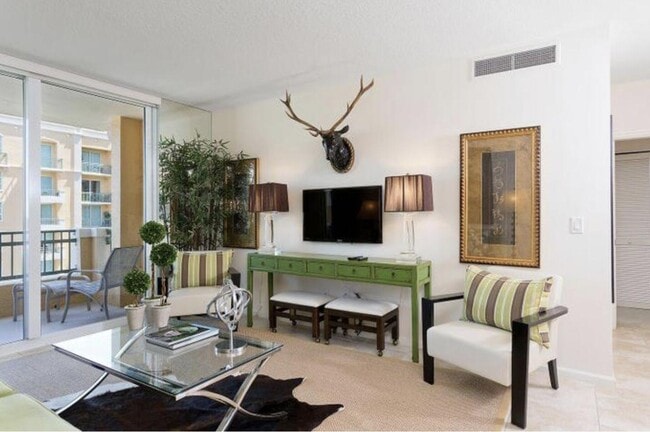 Building Photo - 403 S Sapodilla Ave