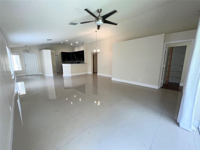Building Photo - 866 San Remo Dr