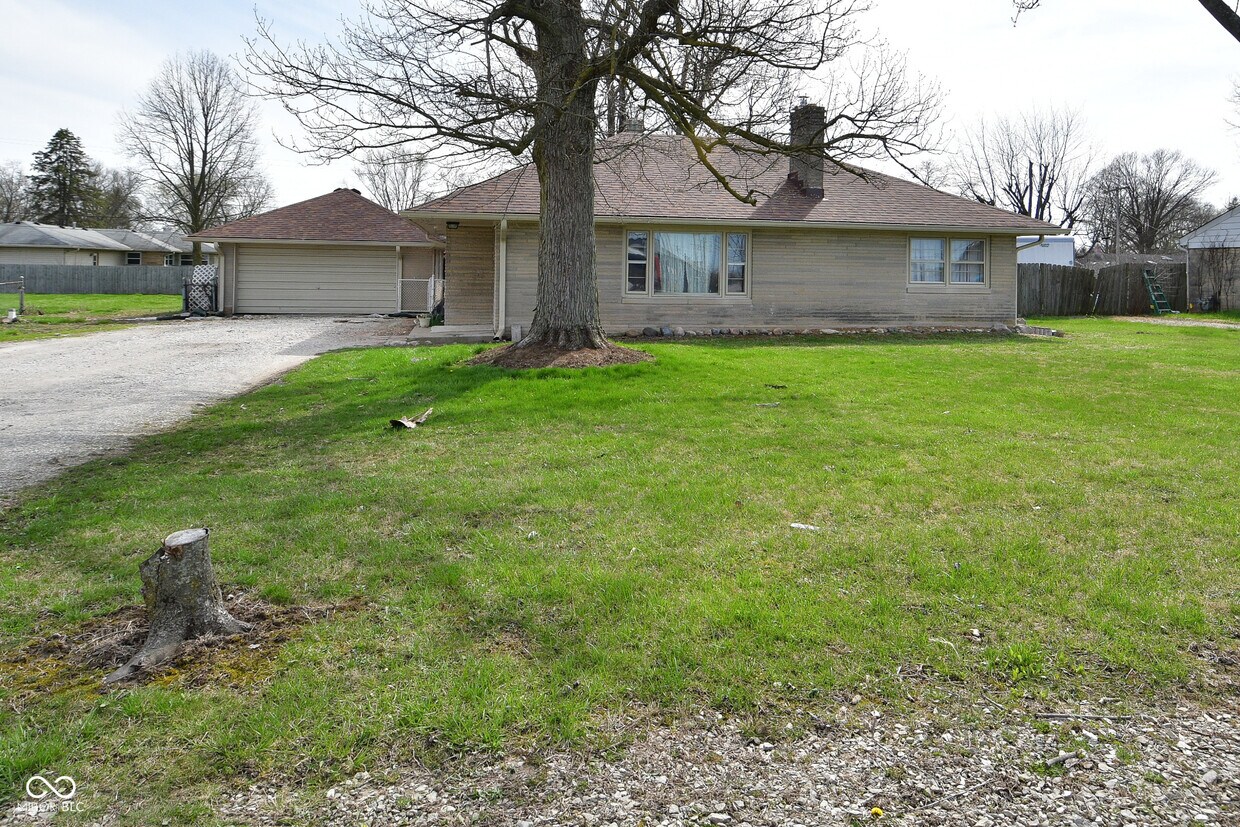 Primary Photo - 1075 E Main St