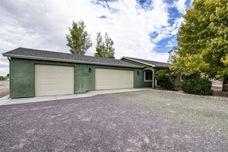 Building Photo - 120 Lazy Loop Dr