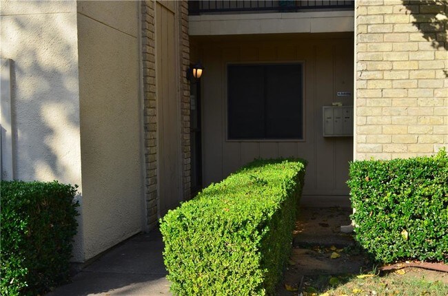 Foto del edificio - 5921 Harvest Hill Rd
