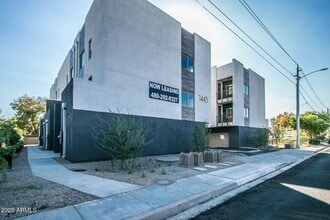 Building Photo - 1443 E Osborn Rd