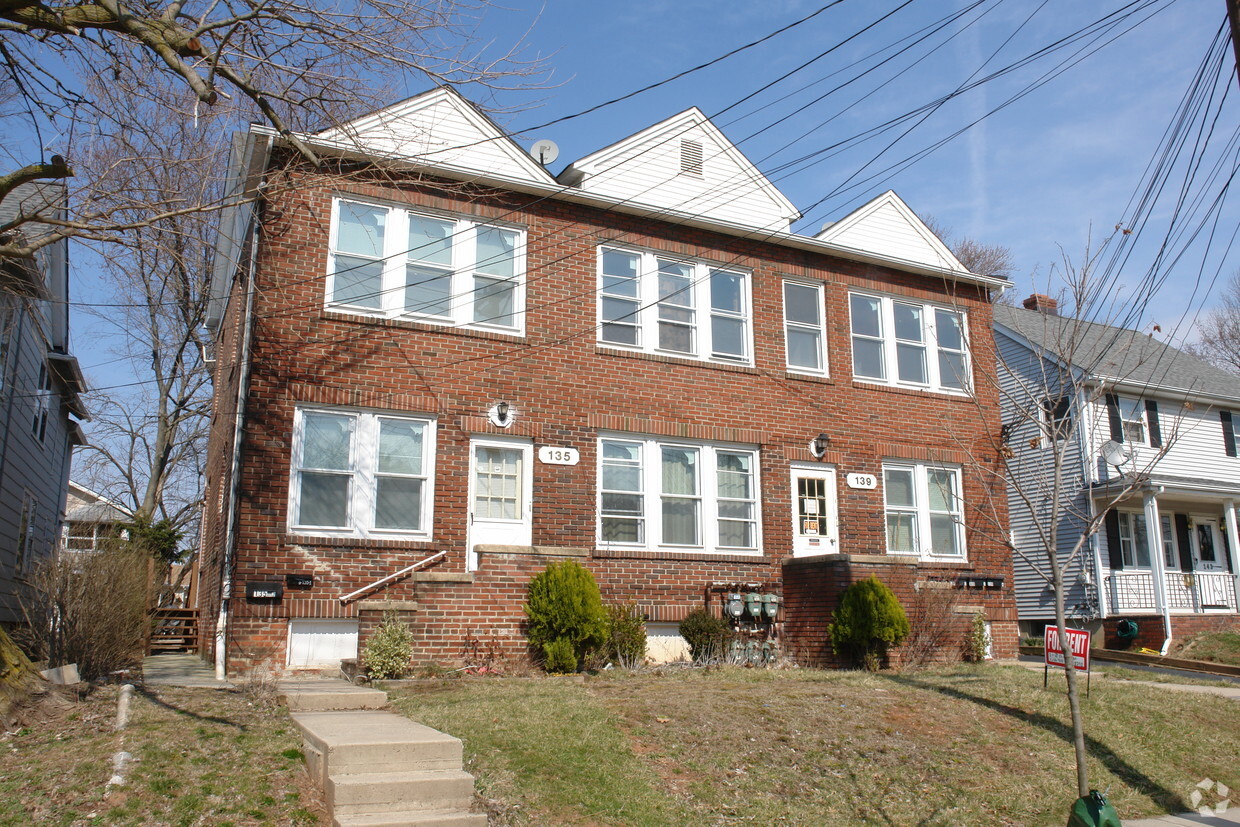 Building Photo - 135-139 E Cliff St