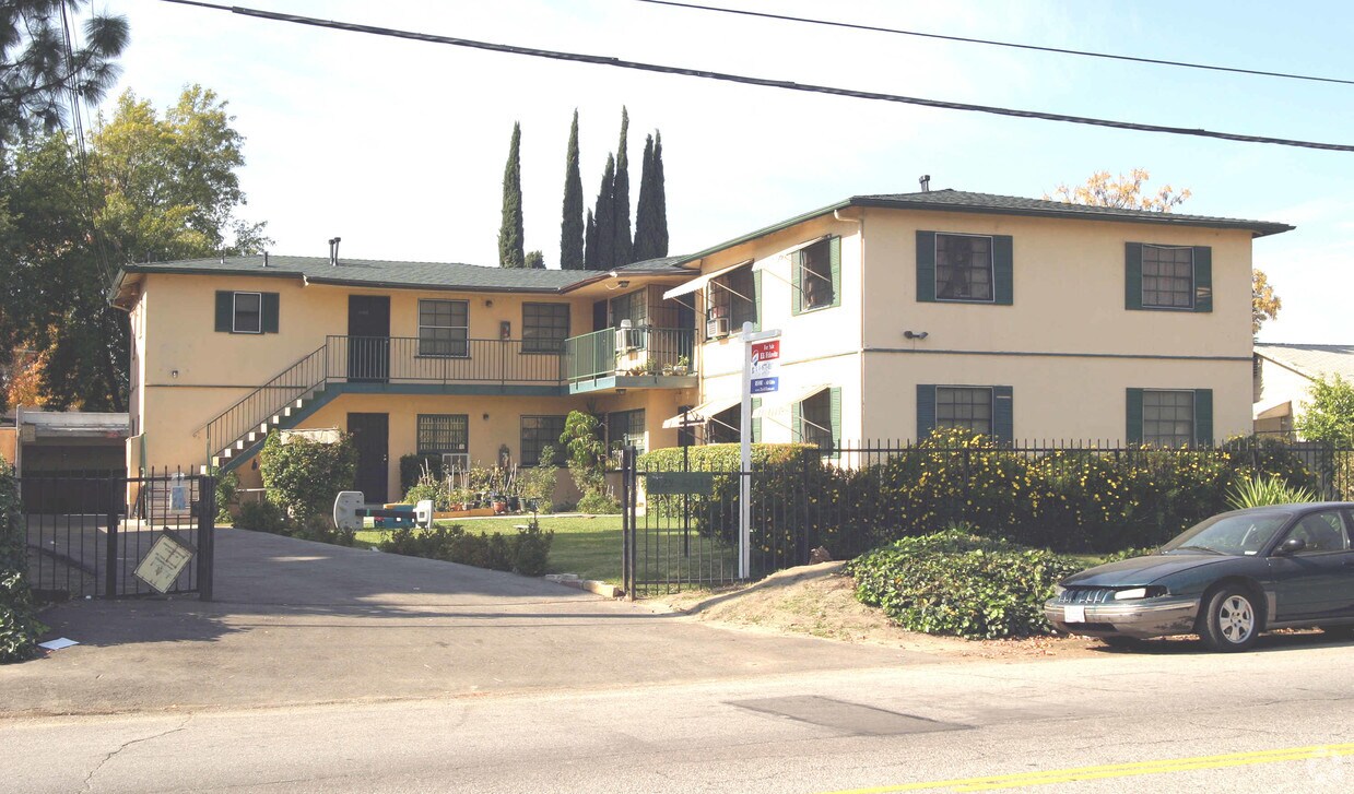 Foto del edificio - 6629-6633 1/2 Fulton Ave