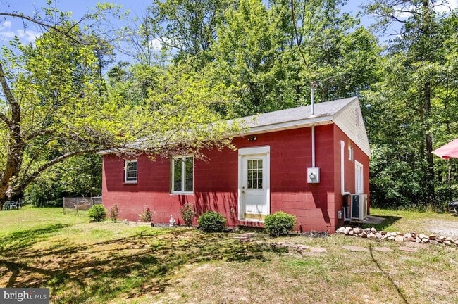 Photo - 579 Leeland Rd House