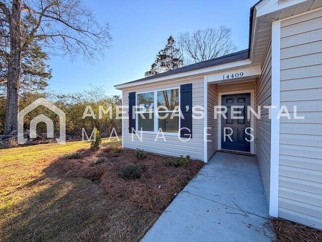 Building Photo - Available NOW!!!