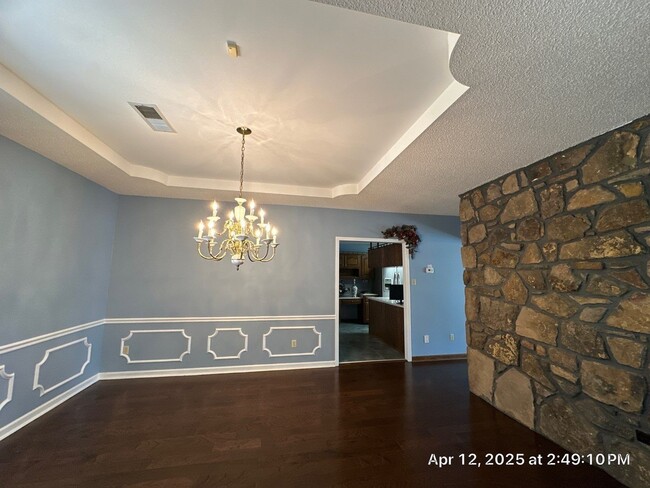 Building Photo - Lake Side Home Available in Lakeland