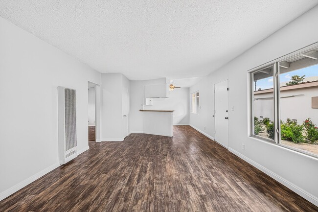 Building Photo - 147 S Magnolia Ave