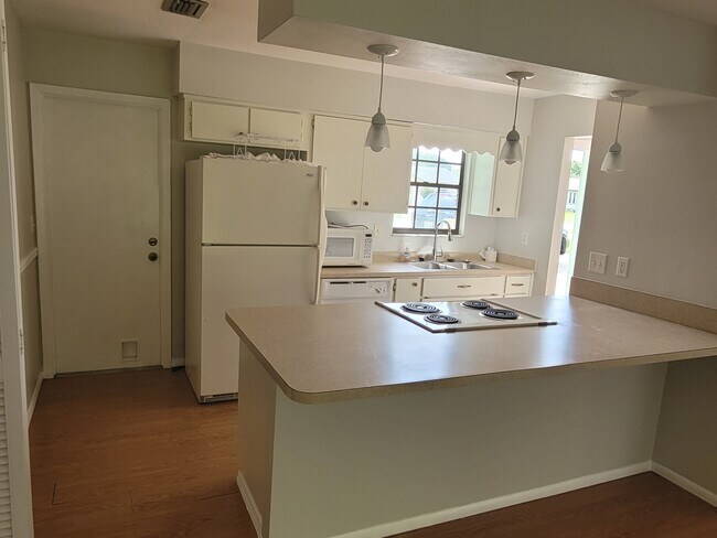 Building Photo - 1104 Beatrice St