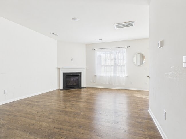 Foto del edificio - 2032 Highland Knoll Dr